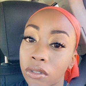 Meet your Posher, Adeshia